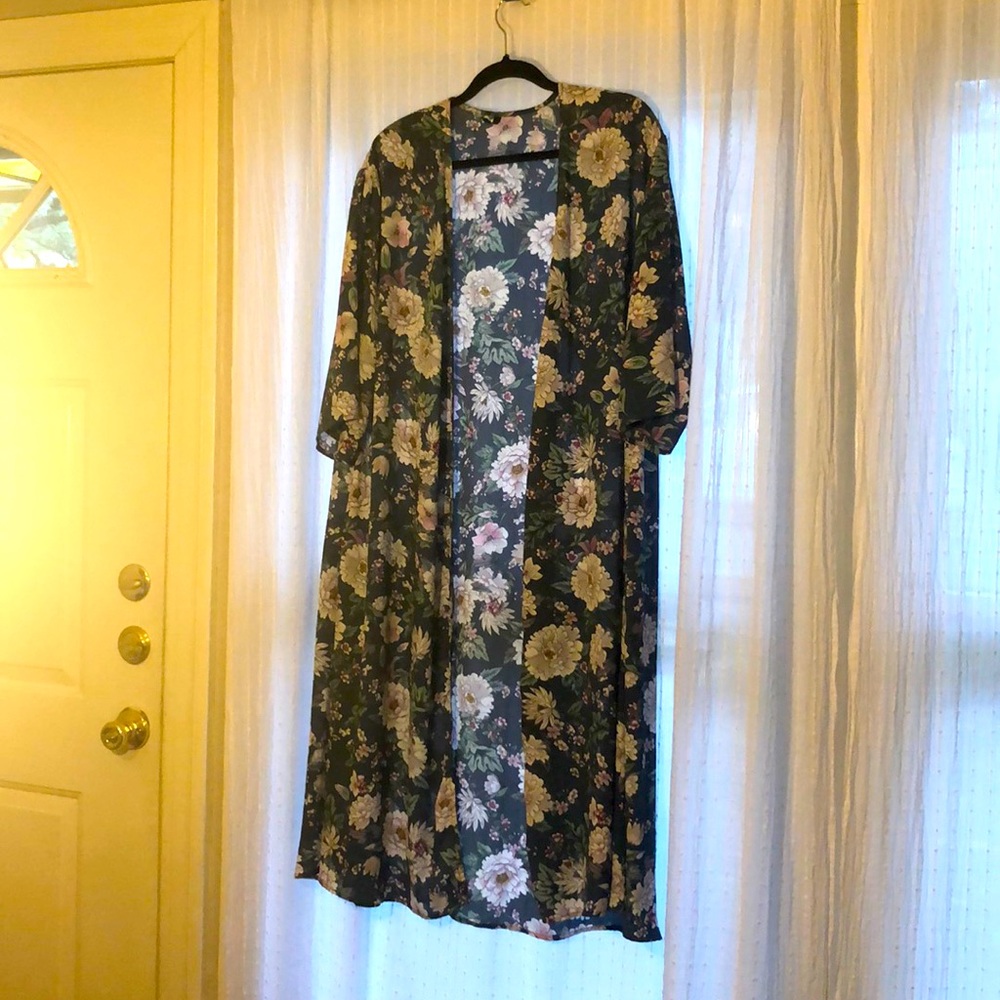 Kimono with amazing peony print!